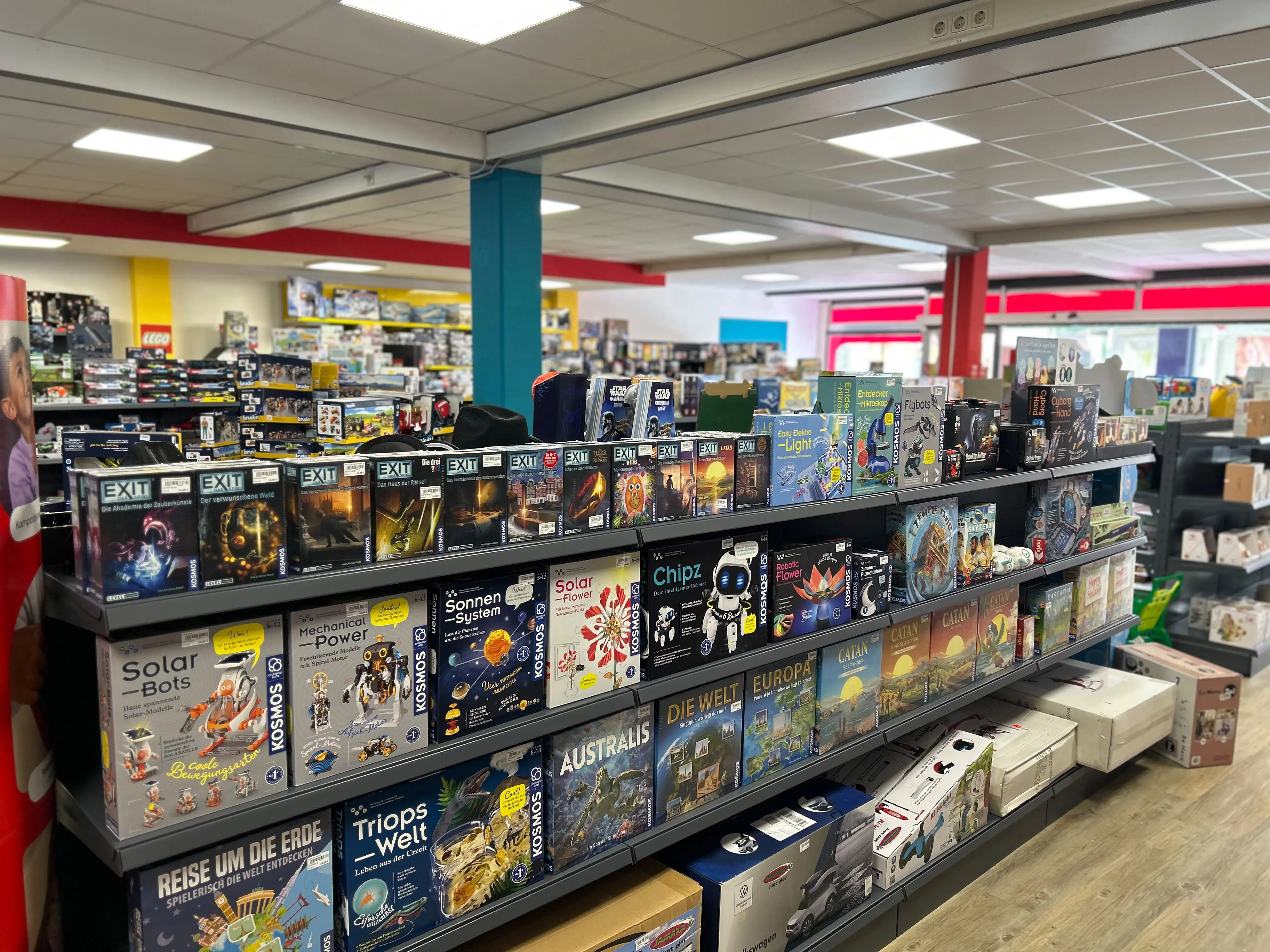 Blick in den Laden mit Spielen, Puzzles und Bausätzen