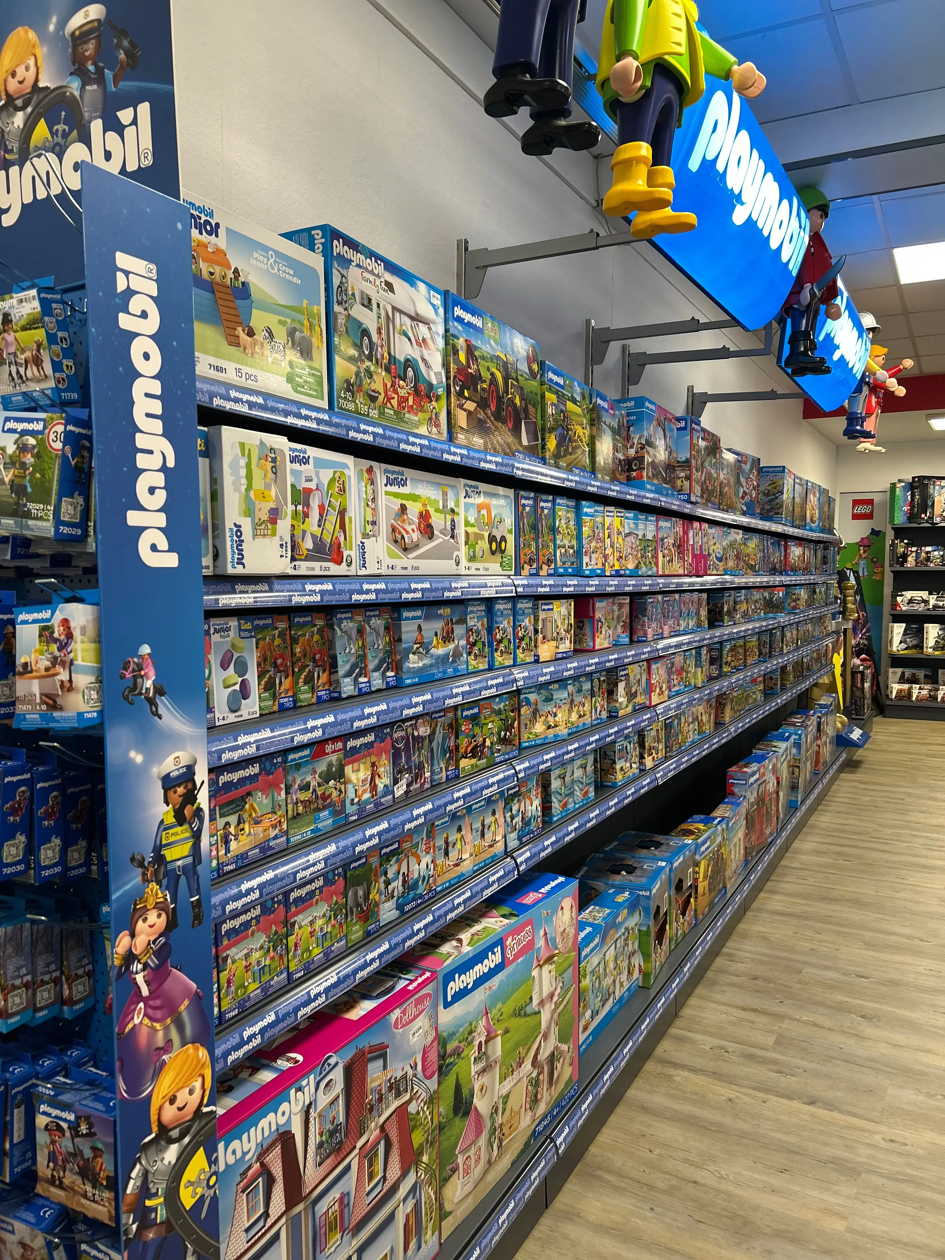 Playmobil-Regalgasse bei Winni’s